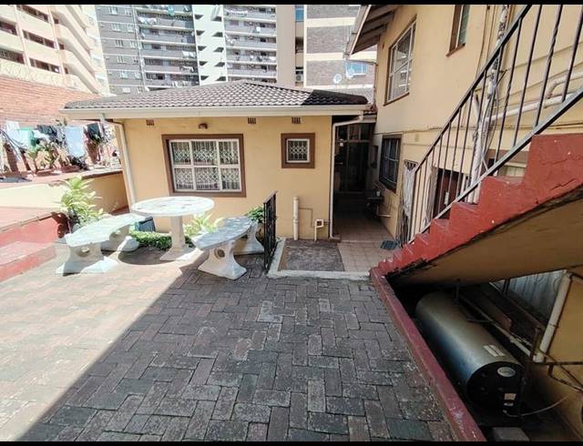 11 BEDROOM HOUSE FOR SALE IN SYDENHAM